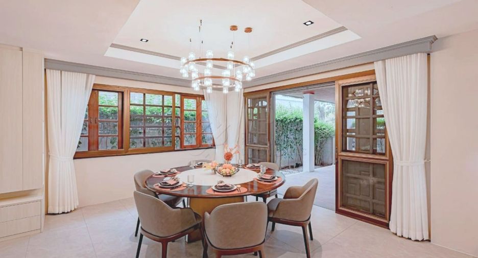 Casa en alquiler y en venta de 5 habitaciones en Khlong Toei, Bangkok