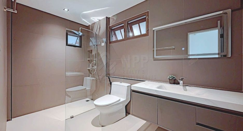 Casa en alquiler y en venta de 5 habitaciones en Khlong Toei, Bangkok