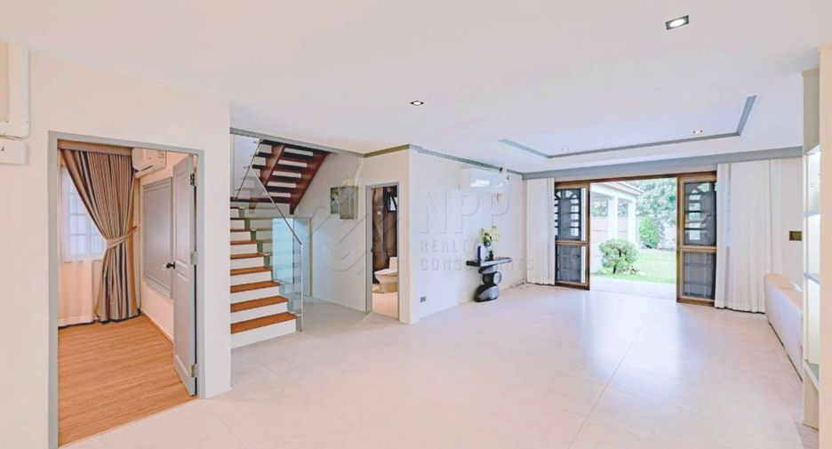 Casa en alquiler y en venta de 5 habitaciones en Khlong Toei, Bangkok