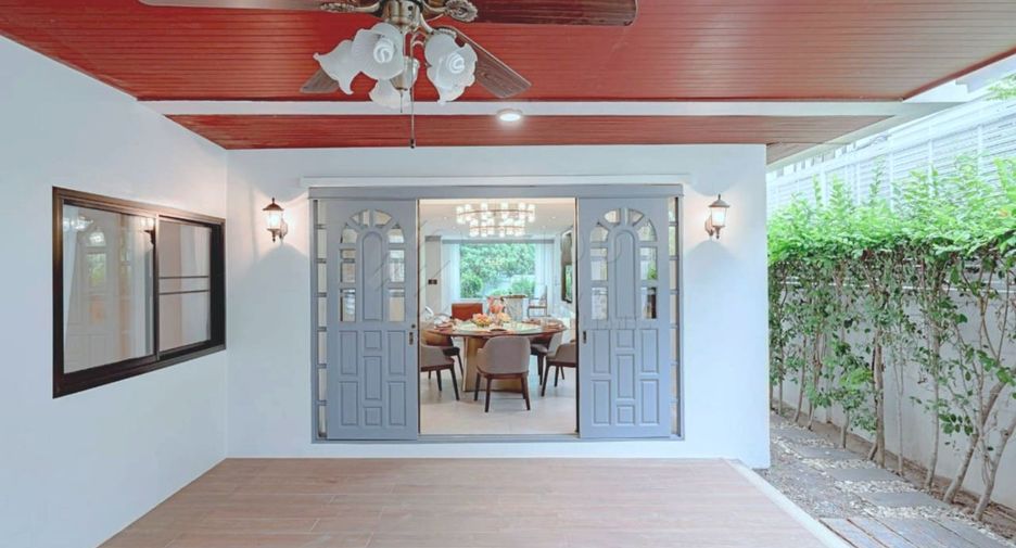 Casa en alquiler y en venta de 5 habitaciones en Khlong Toei, Bangkok