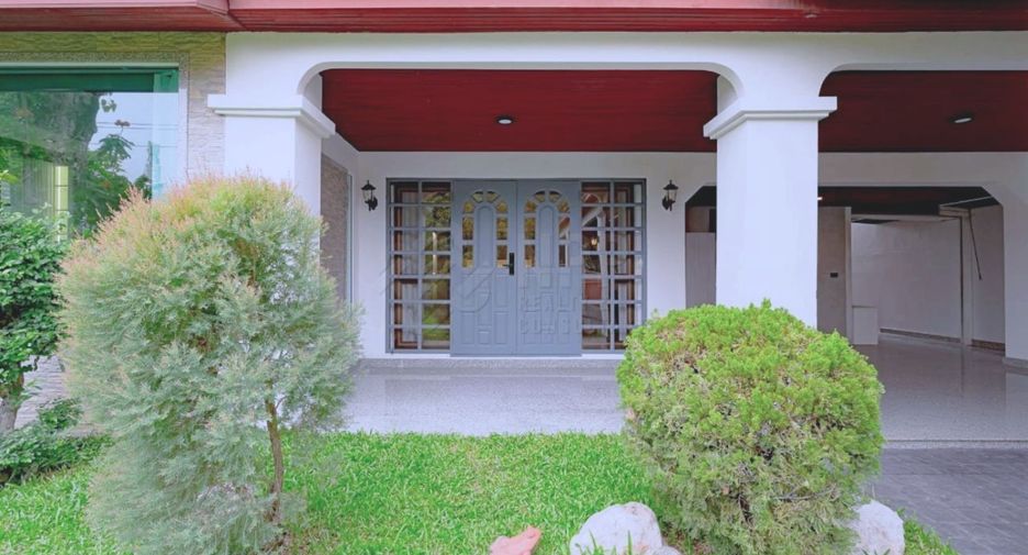 Casa en alquiler y en venta de 5 habitaciones en Khlong Toei, Bangkok