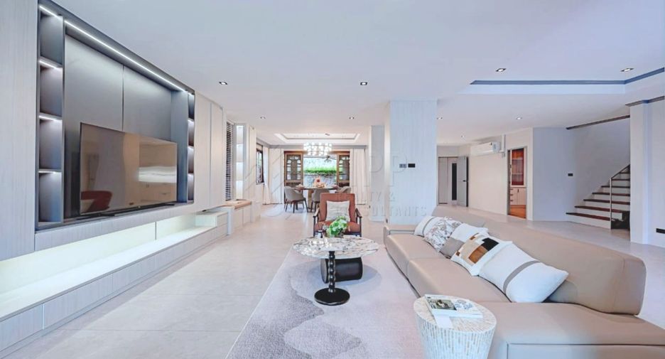 Casa en alquiler y en venta de 5 habitaciones en Khlong Toei, Bangkok