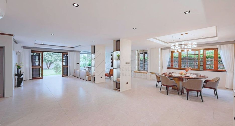 Casa en alquiler y en venta de 5 habitaciones en Khlong Toei, Bangkok