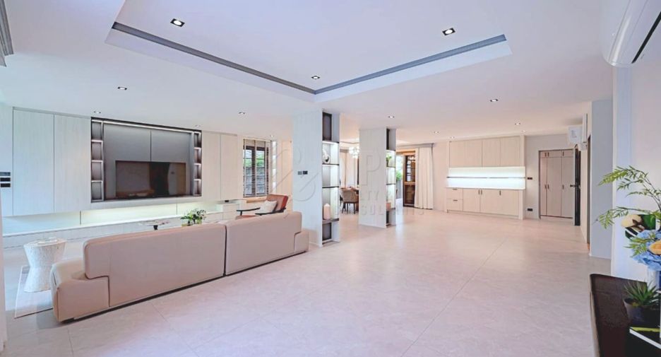 Casa en alquiler y en venta de 5 habitaciones en Khlong Toei, Bangkok