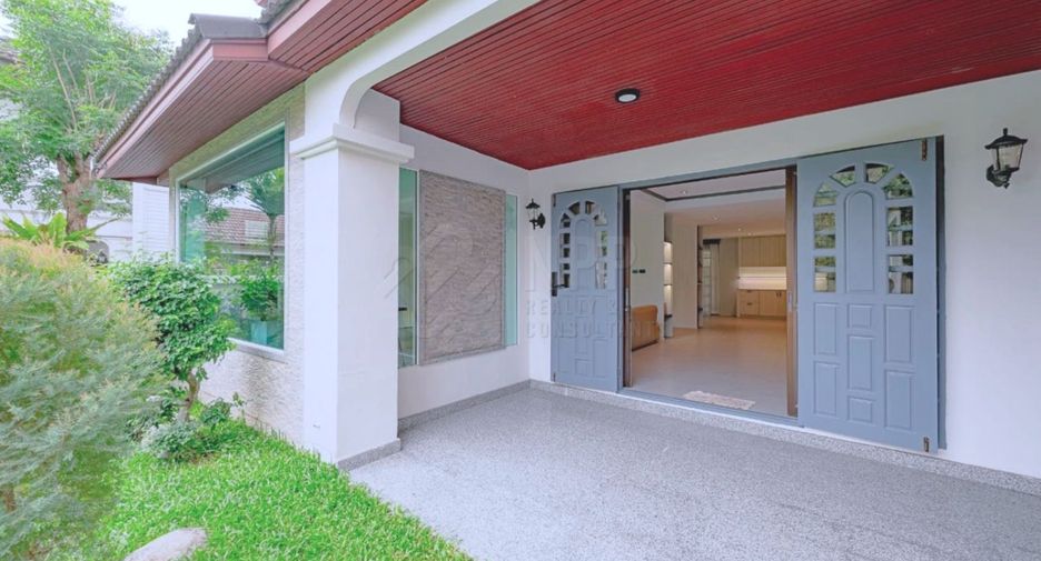 Casa en alquiler y en venta de 5 habitaciones en Khlong Toei, Bangkok