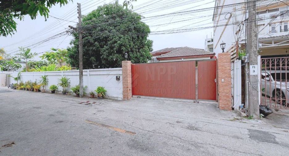 Casa en alquiler y en venta de 5 habitaciones en Khlong Toei, Bangkok