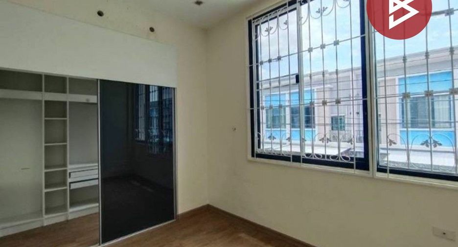 For sale 3 bedrooms townhouse in Ban Khai, Rayong