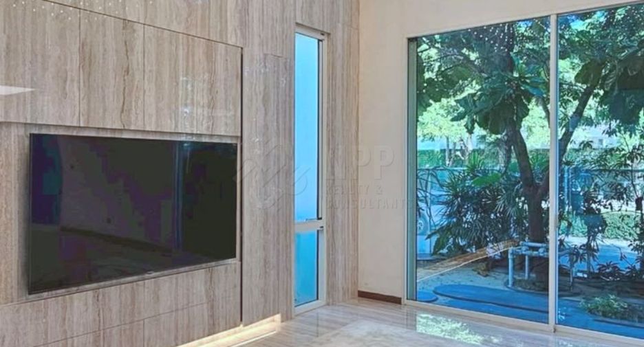 Casa en alquiler y en venta de 4 habitaciones en Bueng Kum, Bangkok
