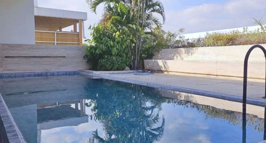 Casa en alquiler y en venta de 4 habitaciones en Bueng Kum, Bangkok