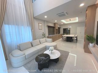 Casa en alquiler de 4 habitaciones en Bang Na, Bangkok