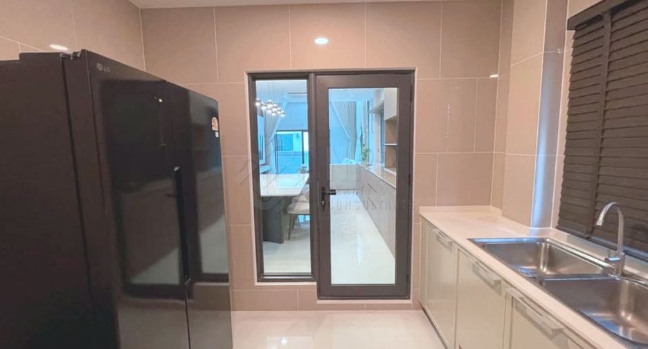 Casa en alquiler de 4 habitaciones en Bang Na, Bangkok