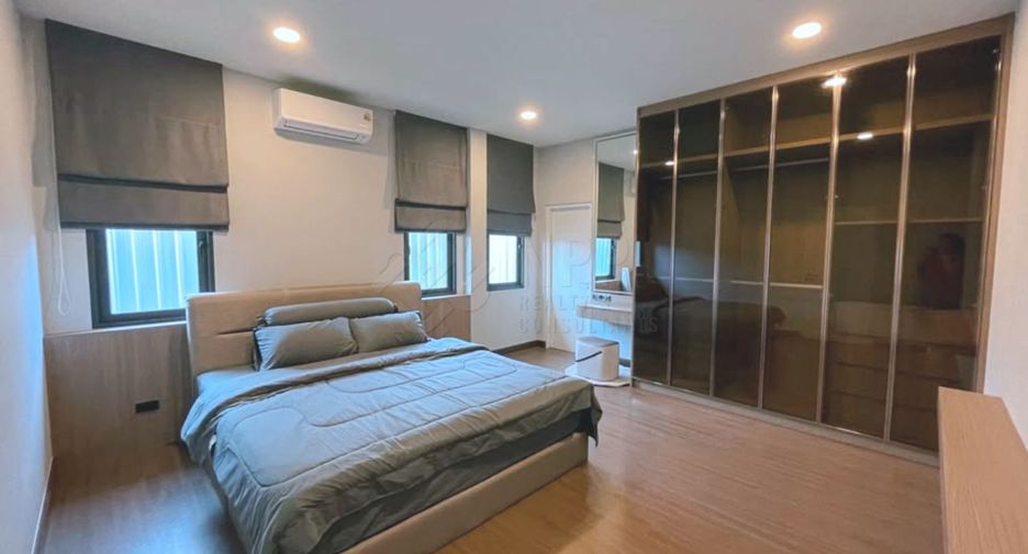 Casa en alquiler de 4 habitaciones en Bang Na, Bangkok