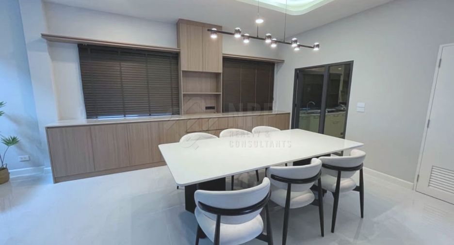 Casa en alquiler de 4 habitaciones en Bang Na, Bangkok