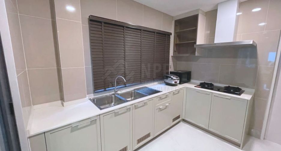 Casa en alquiler de 4 habitaciones en Bang Na, Bangkok