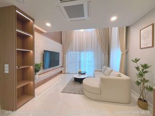 Casa en alquiler de 4 habitaciones en Bang Na, Bangkok