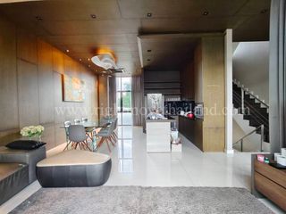 Casa adosada en alquiler de 3 habitaciones en Watthana, Bangkok
