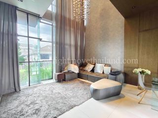 Casa adosada en alquiler de 3 habitaciones en Watthana, Bangkok