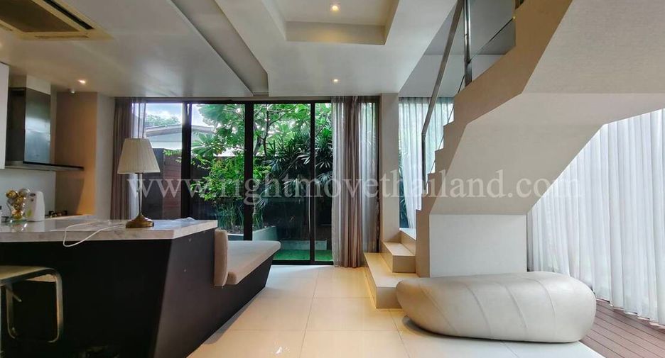 For rent 3 bedrooms townhouse in Watthana, Bangkok
