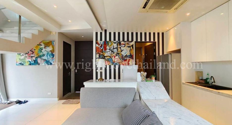 For rent 3 bedrooms townhouse in Watthana, Bangkok