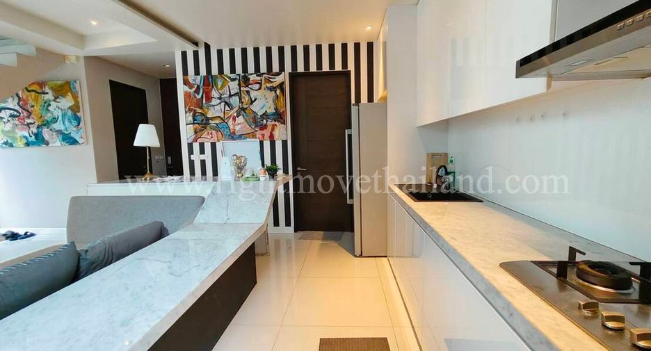 For rent 3 bedrooms townhouse in Watthana, Bangkok