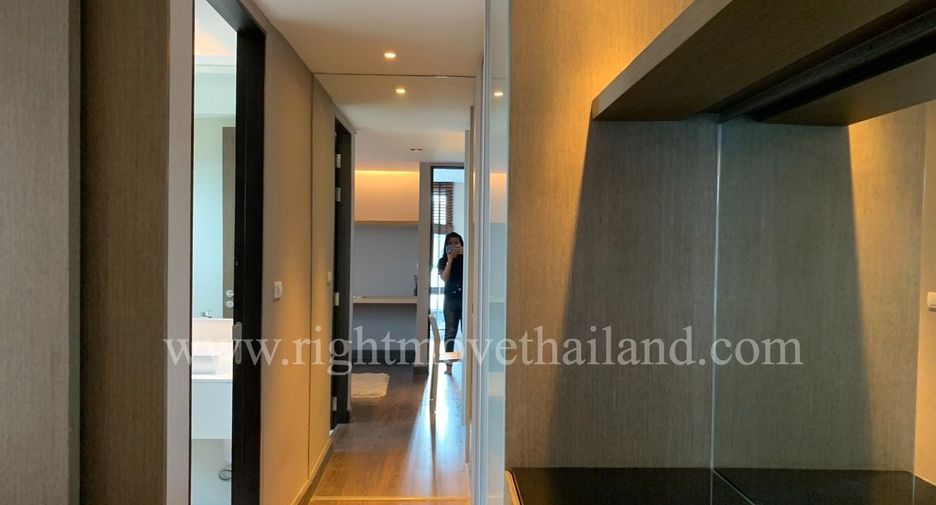 For rent 3 bedrooms townhouse in Watthana, Bangkok