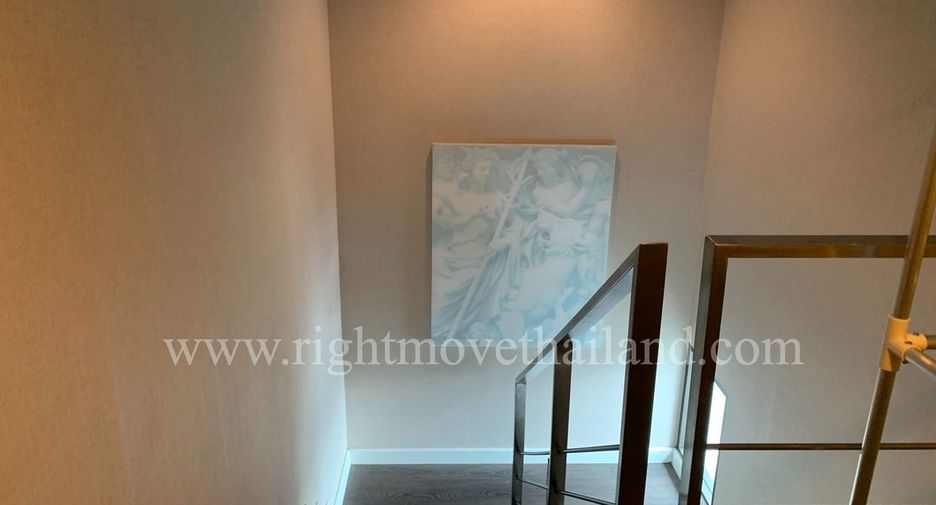 For rent 3 bedrooms townhouse in Watthana, Bangkok