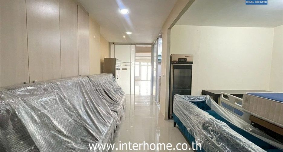 For sale 4 bedrooms townhouse in Wang Thonglang, Bangkok