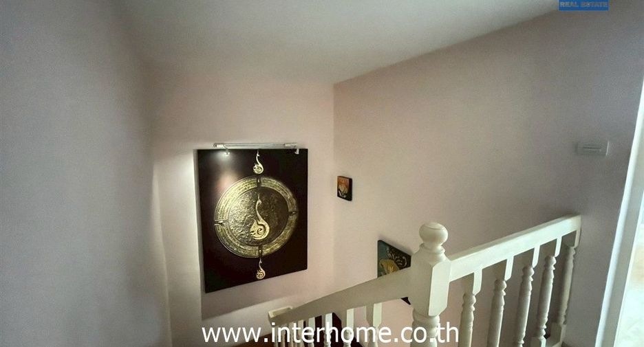 For sale 4 bedrooms townhouse in Wang Thonglang, Bangkok