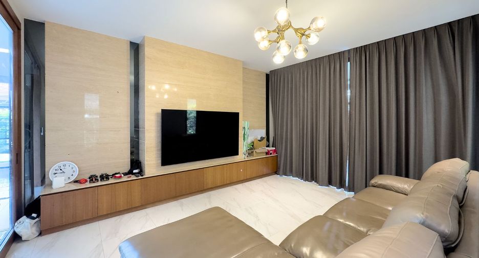 For sale 5 bedrooms house in Bang Na, Bangkok