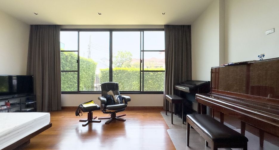 For sale 5 bedrooms house in Bang Na, Bangkok