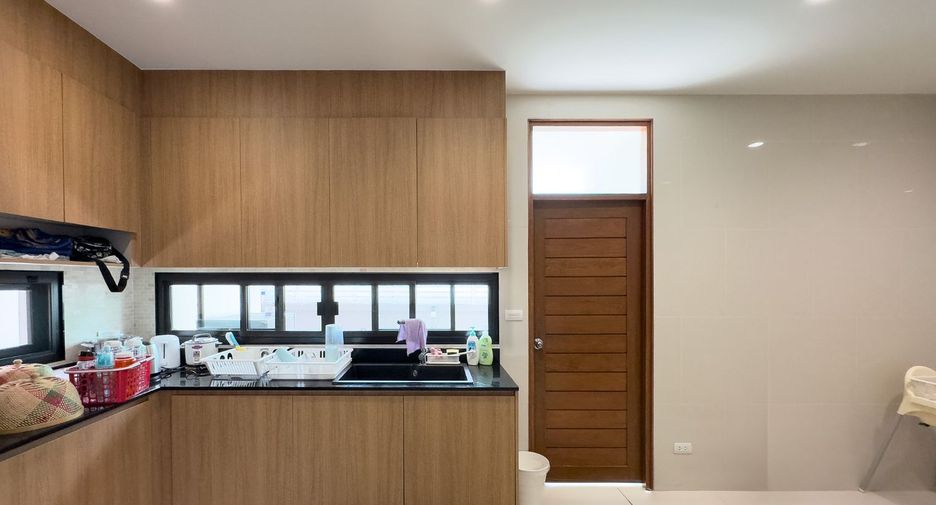 For sale 5 bedrooms house in Bang Na, Bangkok