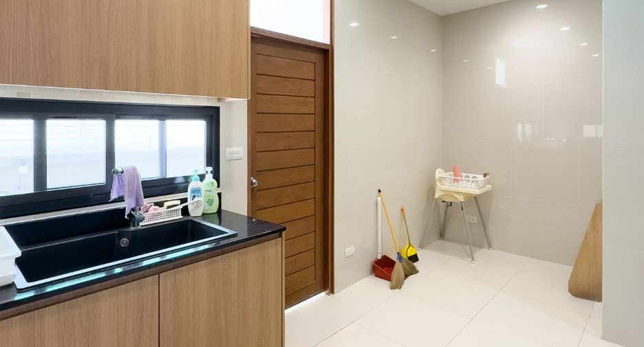 For sale 5 bedrooms house in Bang Na, Bangkok