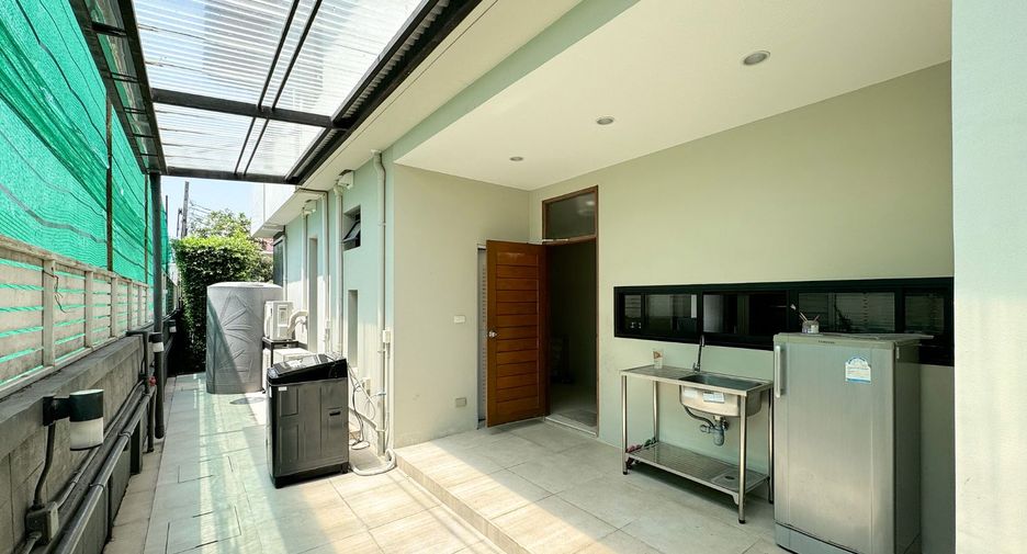 For sale 5 bedrooms house in Bang Na, Bangkok