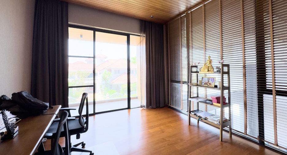For sale 5 bedrooms house in Bang Na, Bangkok