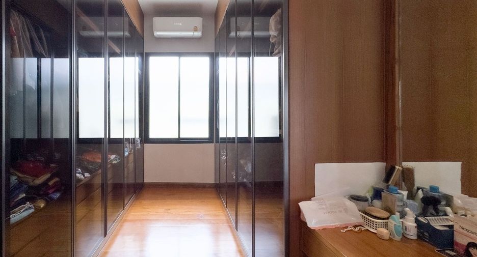 For sale 5 bedrooms house in Bang Na, Bangkok