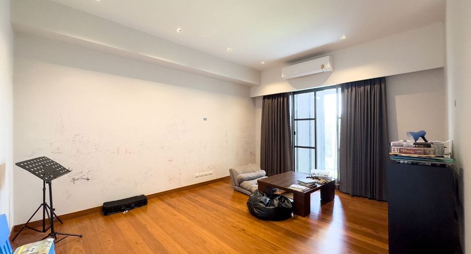 For sale 5 bedrooms house in Bang Na, Bangkok