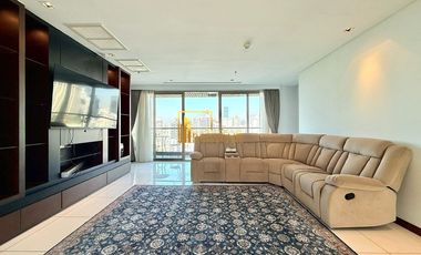 For rent 3 bedrooms condo in Khlong Toei, Bangkok