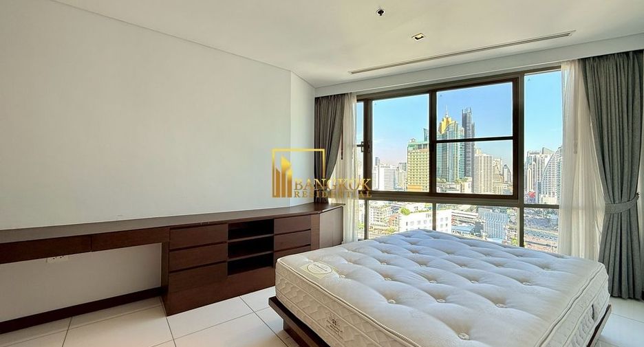 For rent 3 bedrooms condo in Khlong Toei, Bangkok