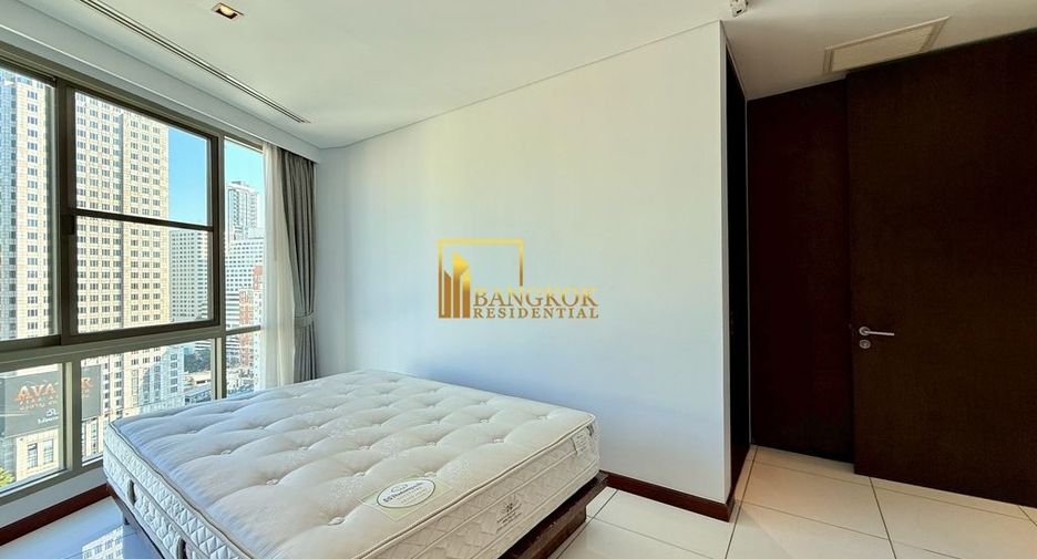 For rent 3 bedrooms condo in Khlong Toei, Bangkok