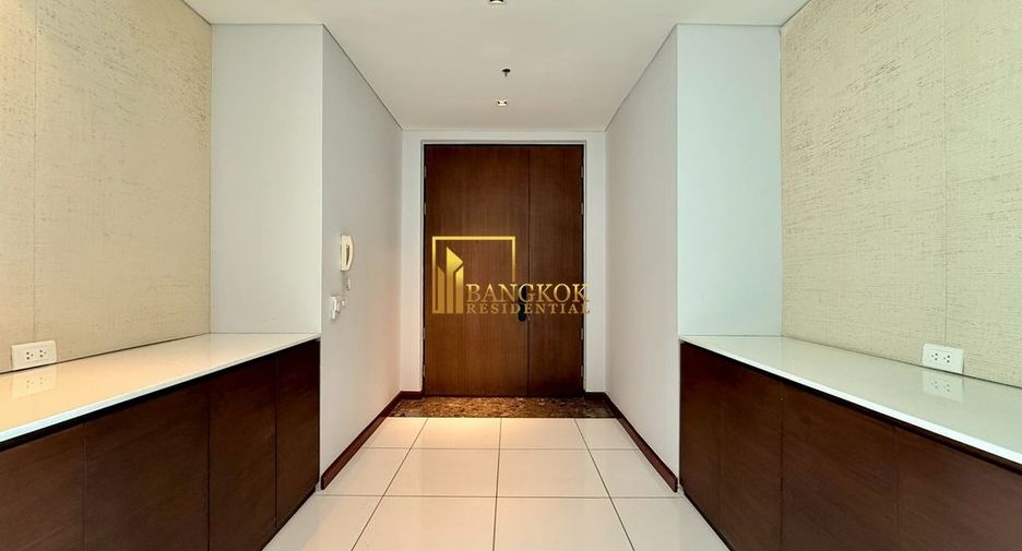 For rent 3 bedrooms condo in Khlong Toei, Bangkok