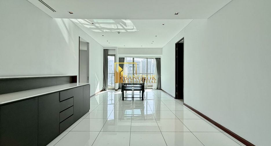 For rent 3 bedrooms condo in Khlong Toei, Bangkok