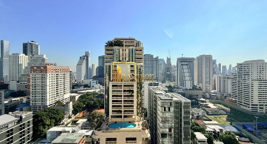 For rent 3 bedrooms condo in Khlong Toei, Bangkok