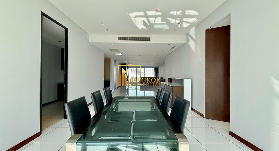 For rent 3 bedrooms condo in Khlong Toei, Bangkok