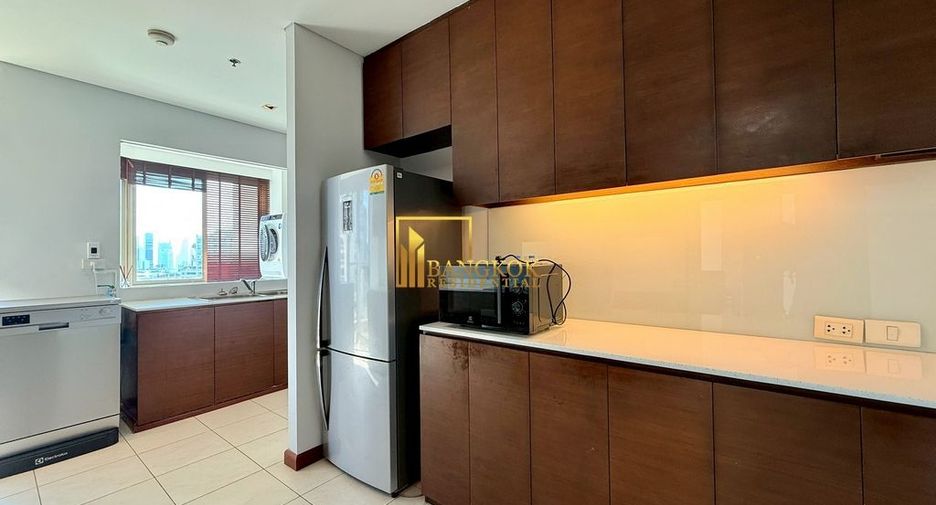 For rent 3 bedrooms condo in Khlong Toei, Bangkok