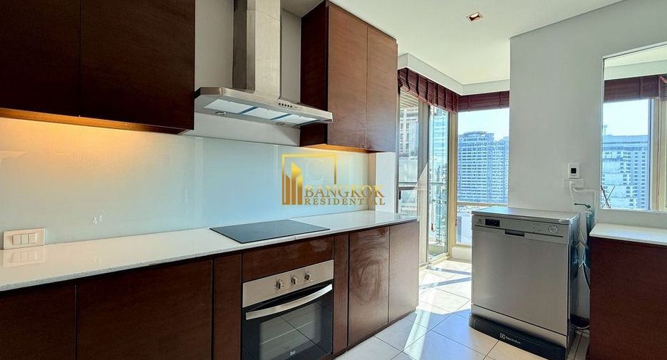 For rent 3 bedrooms condo in Khlong Toei, Bangkok