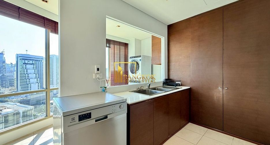 For rent 3 bedrooms condo in Khlong Toei, Bangkok