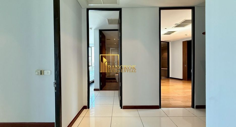 For rent 3 bedrooms condo in Khlong Toei, Bangkok
