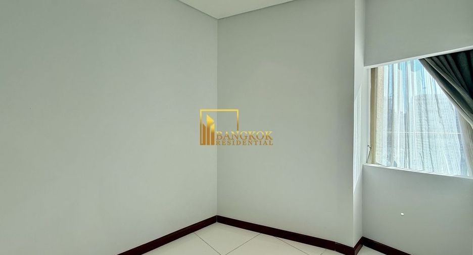 For rent 3 bedrooms condo in Khlong Toei, Bangkok