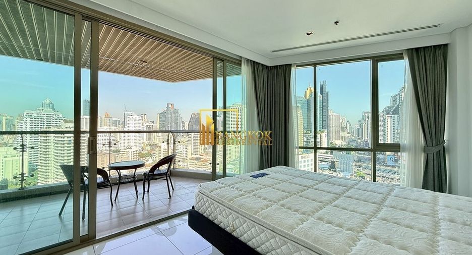 For rent 3 bedrooms condo in Khlong Toei, Bangkok