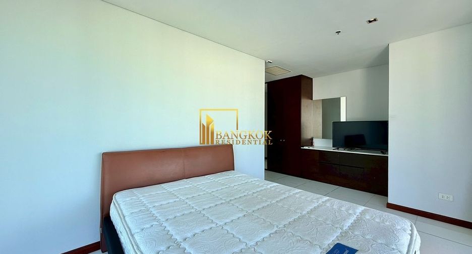 For rent 3 bedrooms condo in Khlong Toei, Bangkok